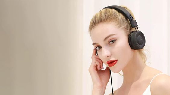 Tai nghe có dây choàng đầu có mic Remax 805 đen thiết kế đơn giản, linh hoạt và trẻ trung 1